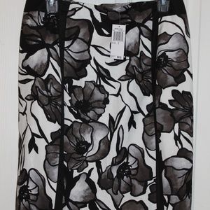 NEW Black/Grey/White Floral Skirt Size 8